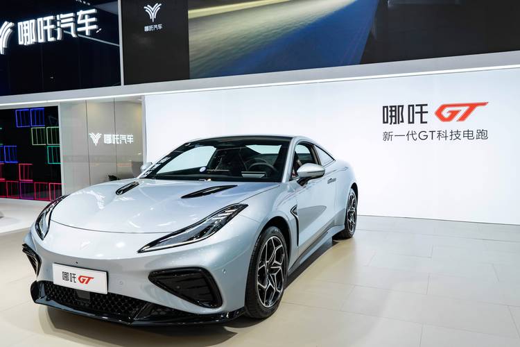 惠州博罗县翔思联企业管理咨询哪吒汽车在智能汽车领域的表现，领途汽车在新能源汽车市场中的影响力